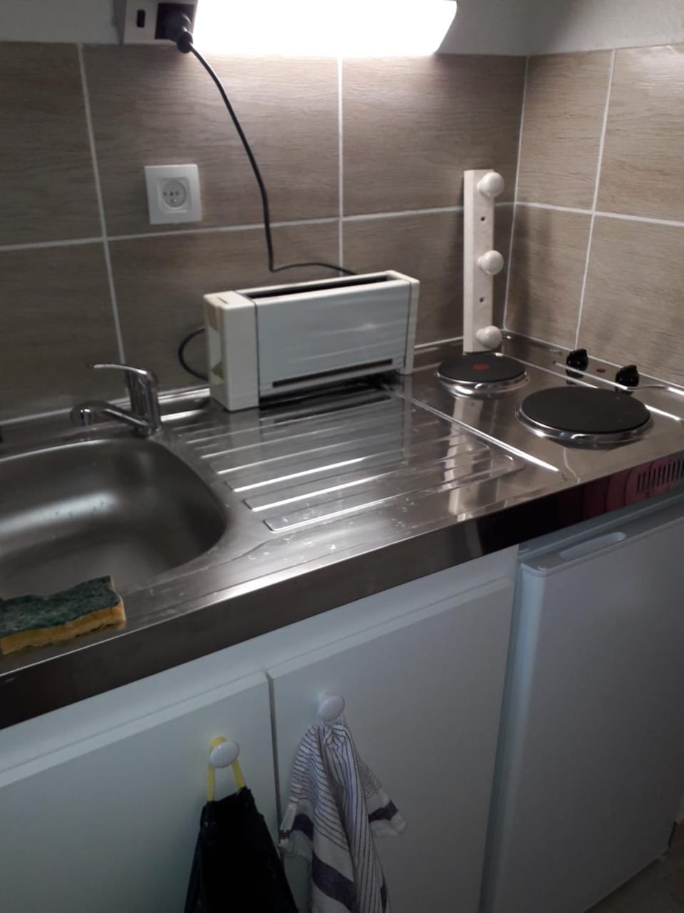 Kitchen or kitchenette, stove