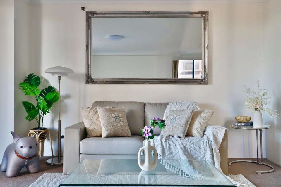 Living room, Decorative detail, Seating area