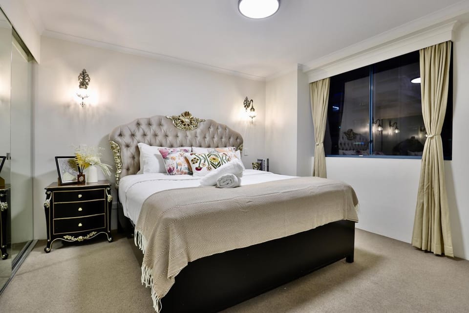 Bed, Decorative detail, Bedroom, towels