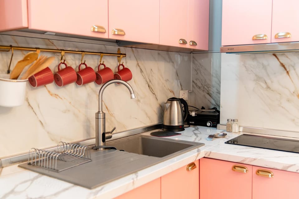 Coffee/tea facilities, Kitchen or kitchenette, stove, toaster, kitchen