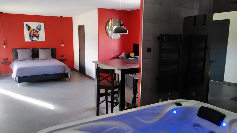 Le Spa du Verger de Firmin - jacuzzi intérieur privé Chalet in Occitanie