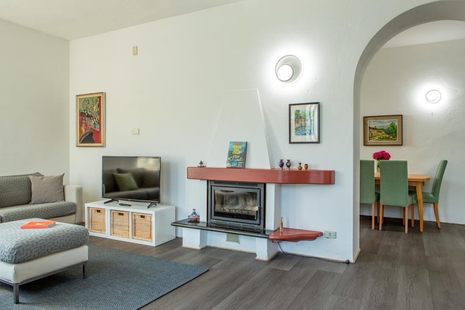 Simo House Stunning Lake View Balcony AC Apartment in Canton of Ticino