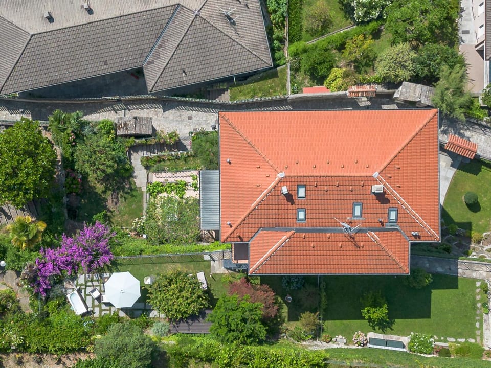 Simo House Stunning Lake View Balcony AC Apartment in Canton of Ticino
