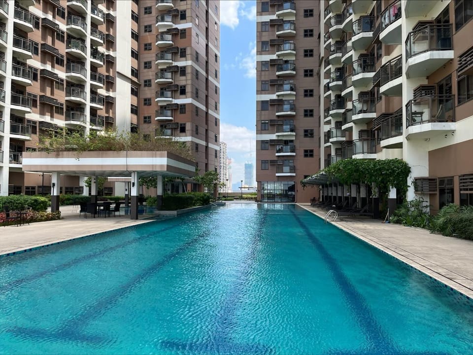 Property building, Day, City view, Pool view, Street view, Swimming pool