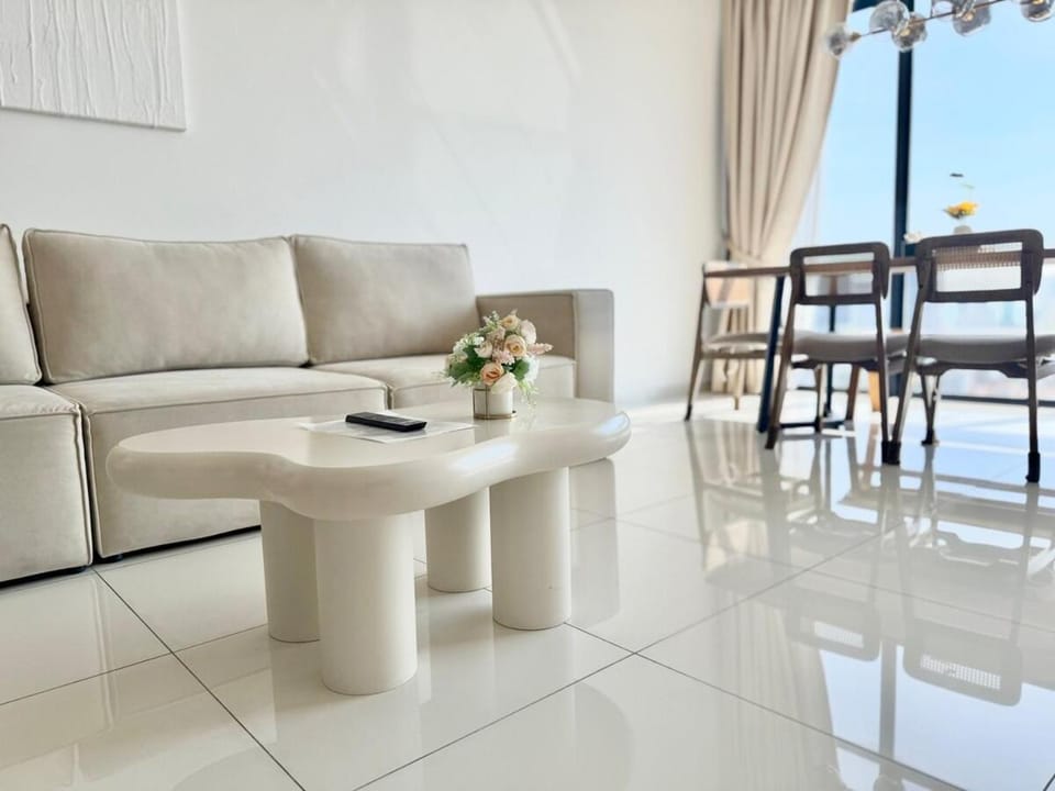 Beacon Executive Suites #Modern Chic #SkyPool #Georgetown #5pax #2BR 2bath #2Queen 1Single #Quality well maintained #Private host Apartment in George Town