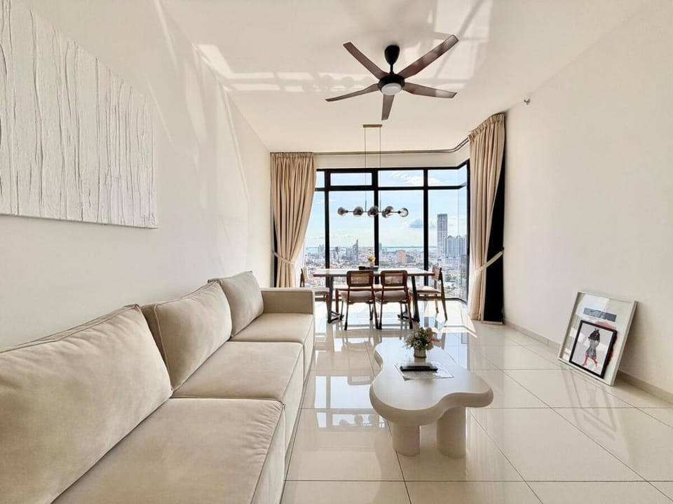 Beacon Executive Suites #Modern Chic #SkyPool #Georgetown #5pax #2BR 2bath #2Queen 1Single #Quality well maintained #Private host Apartment in George Town