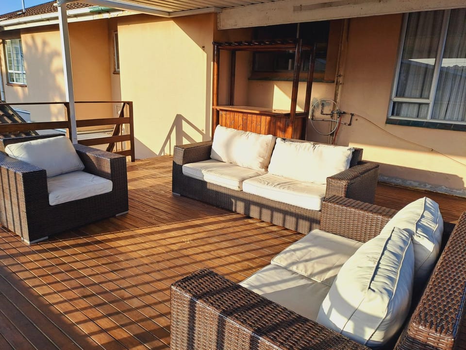 Patio, Balcony/Terrace, Seating area