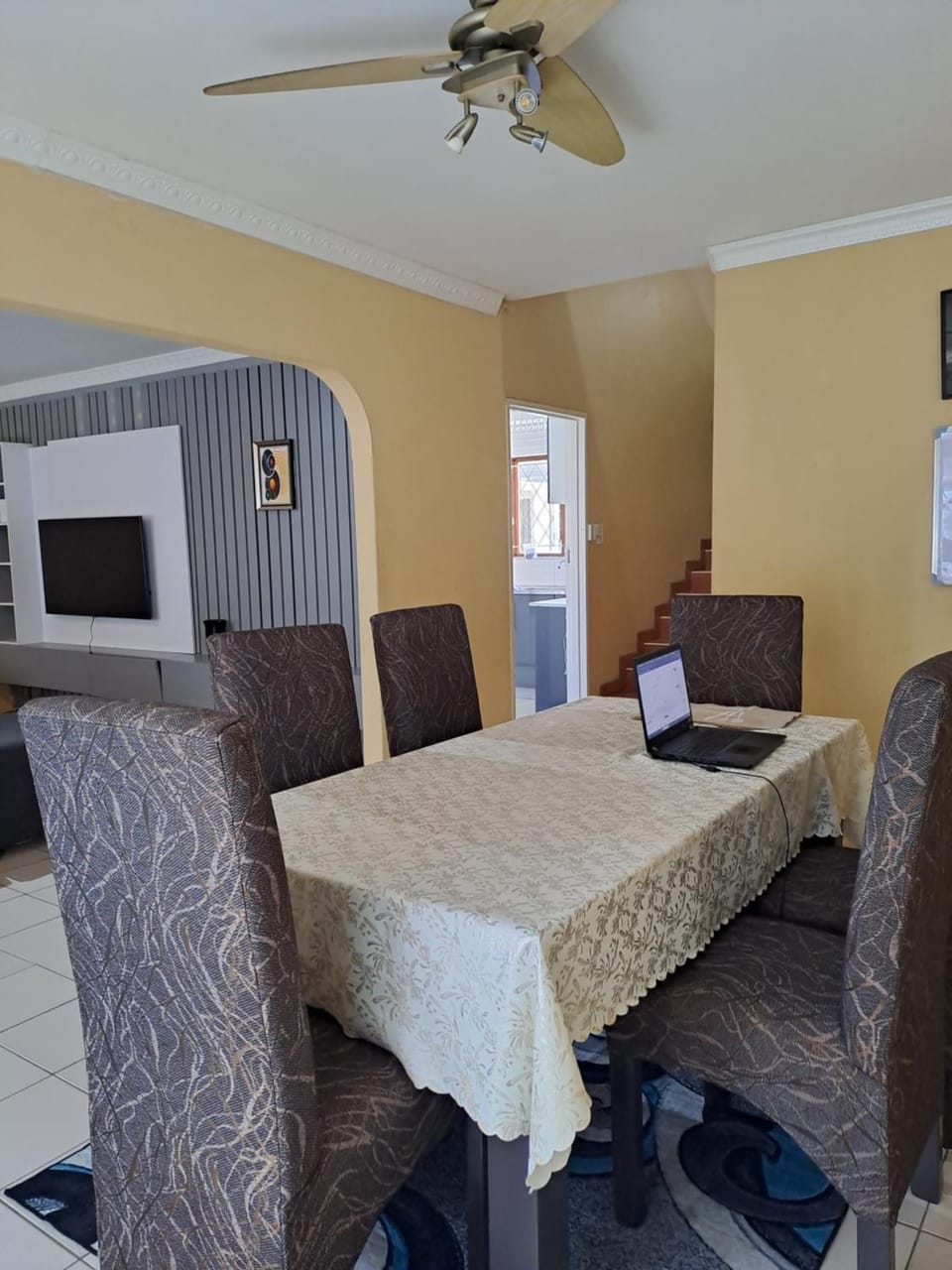 Seating area, Dining area