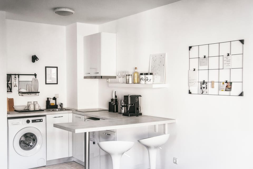 Coffee/tea facilities, Kitchen or kitchenette, Dining area, washing machine