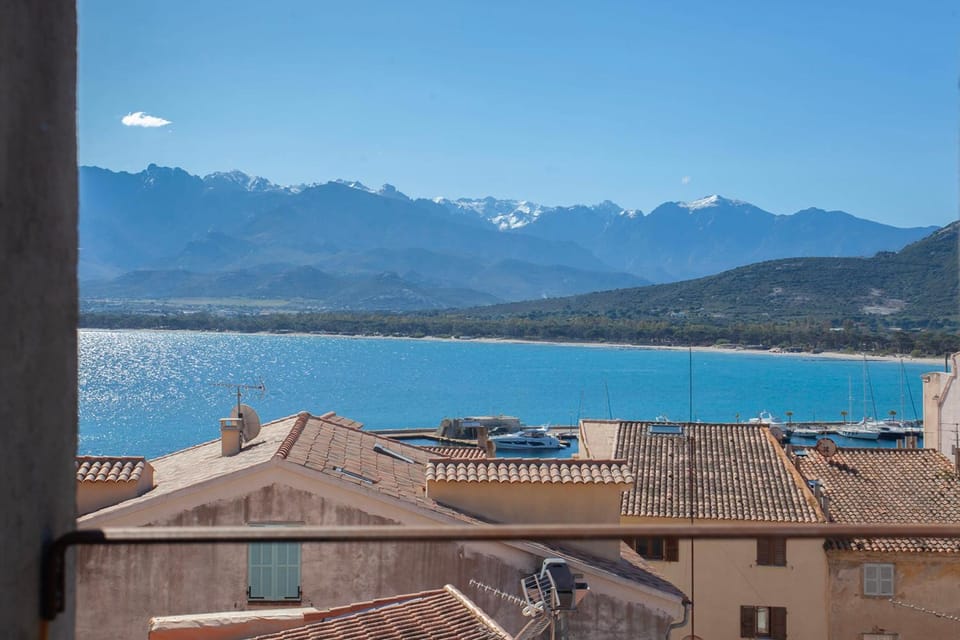 Mountain view, Sea view