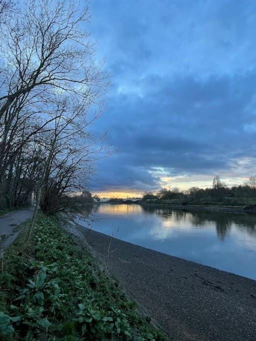 Plush apartment, near station & river Apartment in Richmond