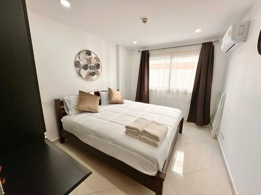 Bed, Bedroom, air conditioner