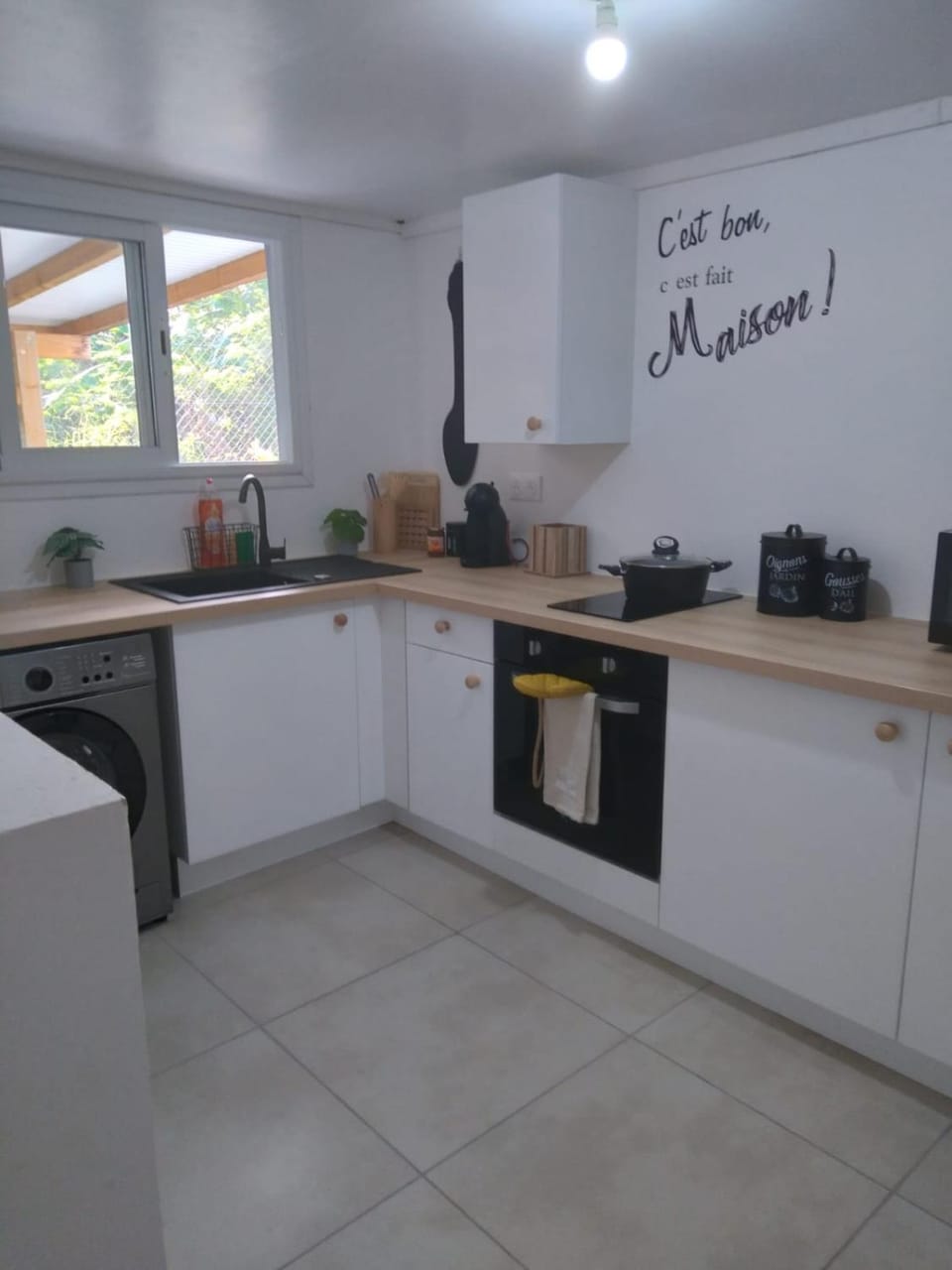 Coffee/tea facilities, minibar, pet friendly, stove