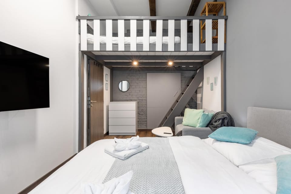 Bed, Seating area, Bedroom