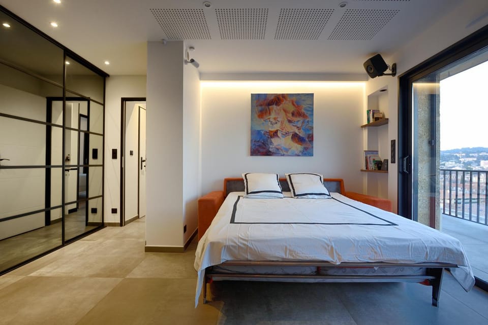 Bed, Living room, wardrobe