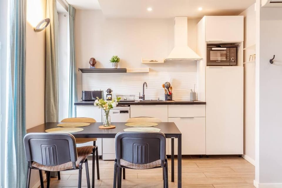 Appartement élégant plein centre Apartment in Toulon