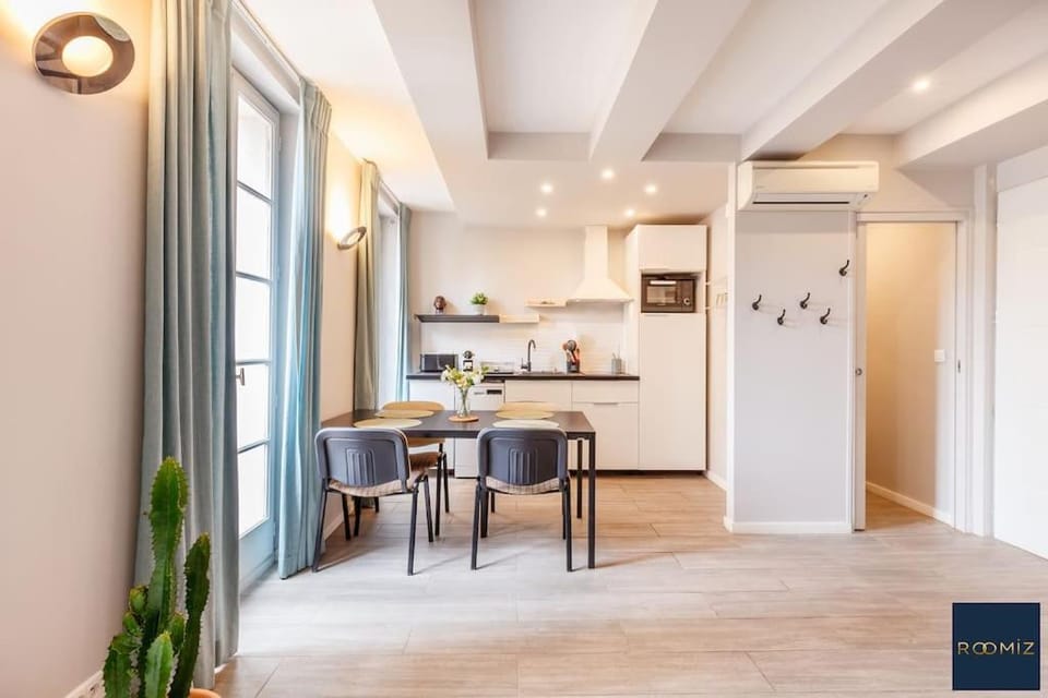 Appartement élégant plein centre Apartment in Toulon