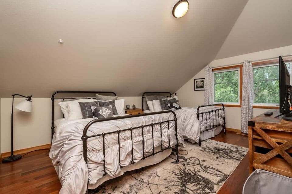 Parkland301 Sunlit 2,000 ft² Penthouse with Mtn View House in Canmore