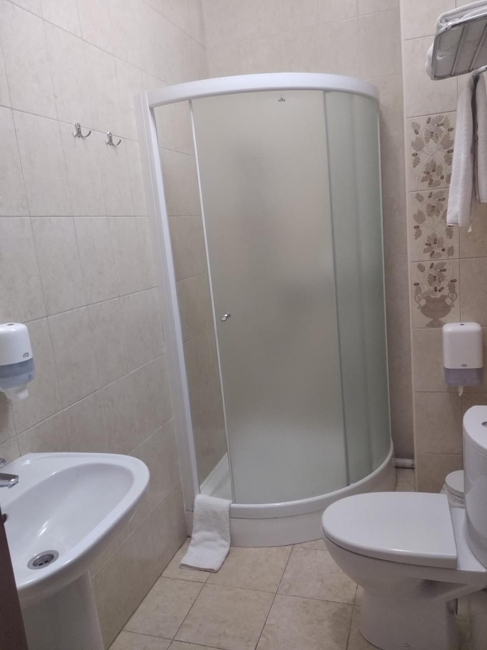 Shower, Toilet