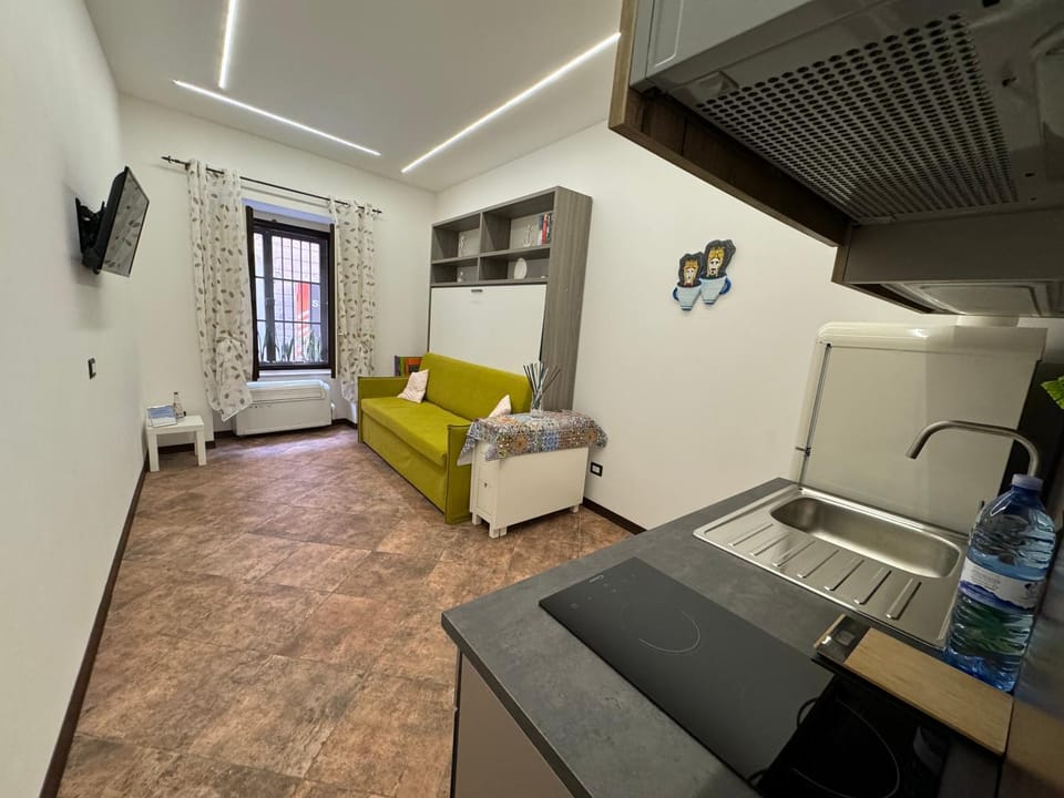 Kitchen or kitchenette, Bedroom