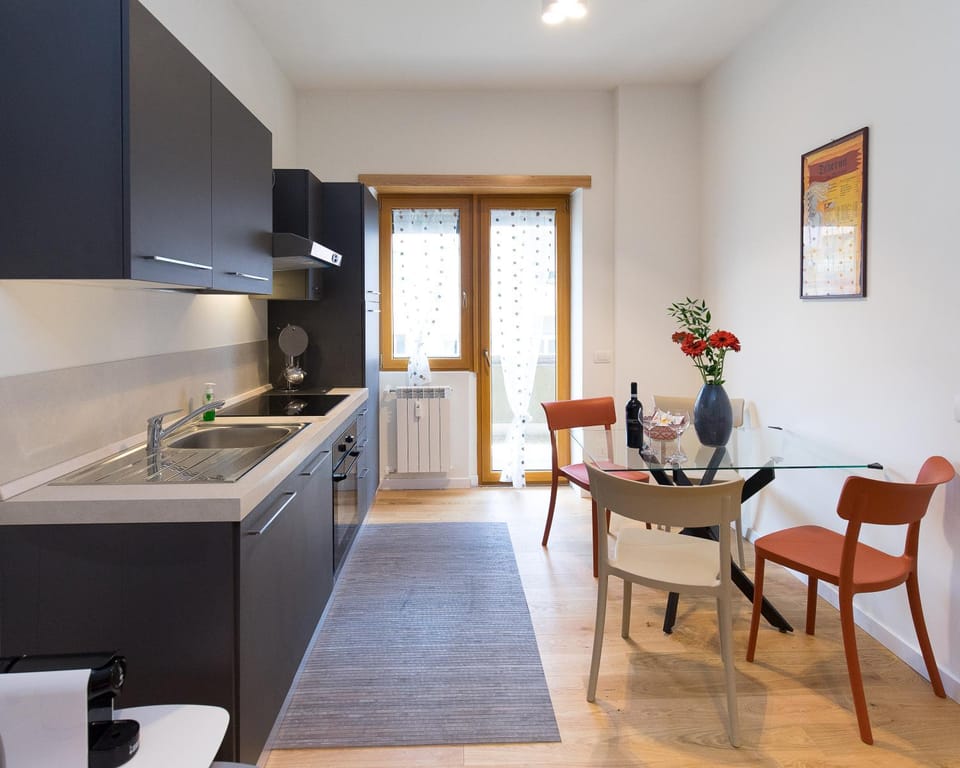 Kitchen or kitchenette, Seating area, pet friendly, stove