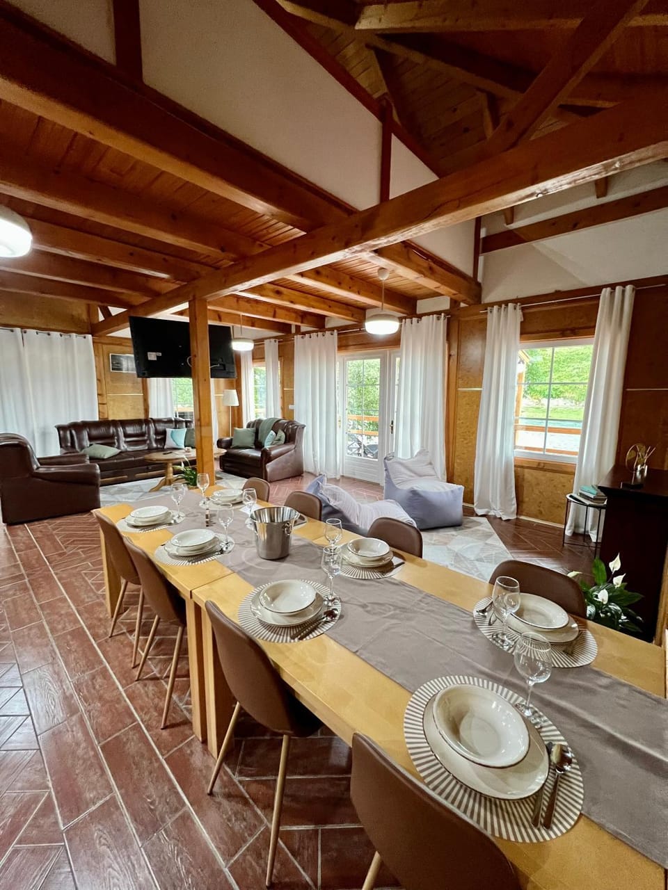 Communal lounge/ TV room, Living room, Dining area, Meeting/conference room