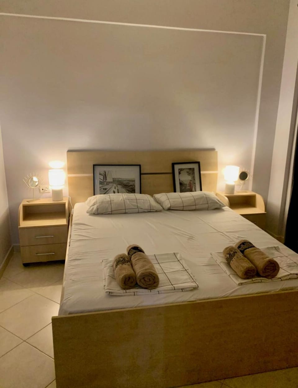 Bed, Bedroom, towels
