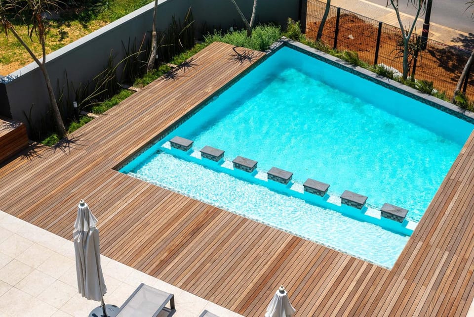 Property building, Garden, Pool view, Area and facilities, Shopping Area, Swimming pool, Swimming pool, Entertainment, Family, sunbed