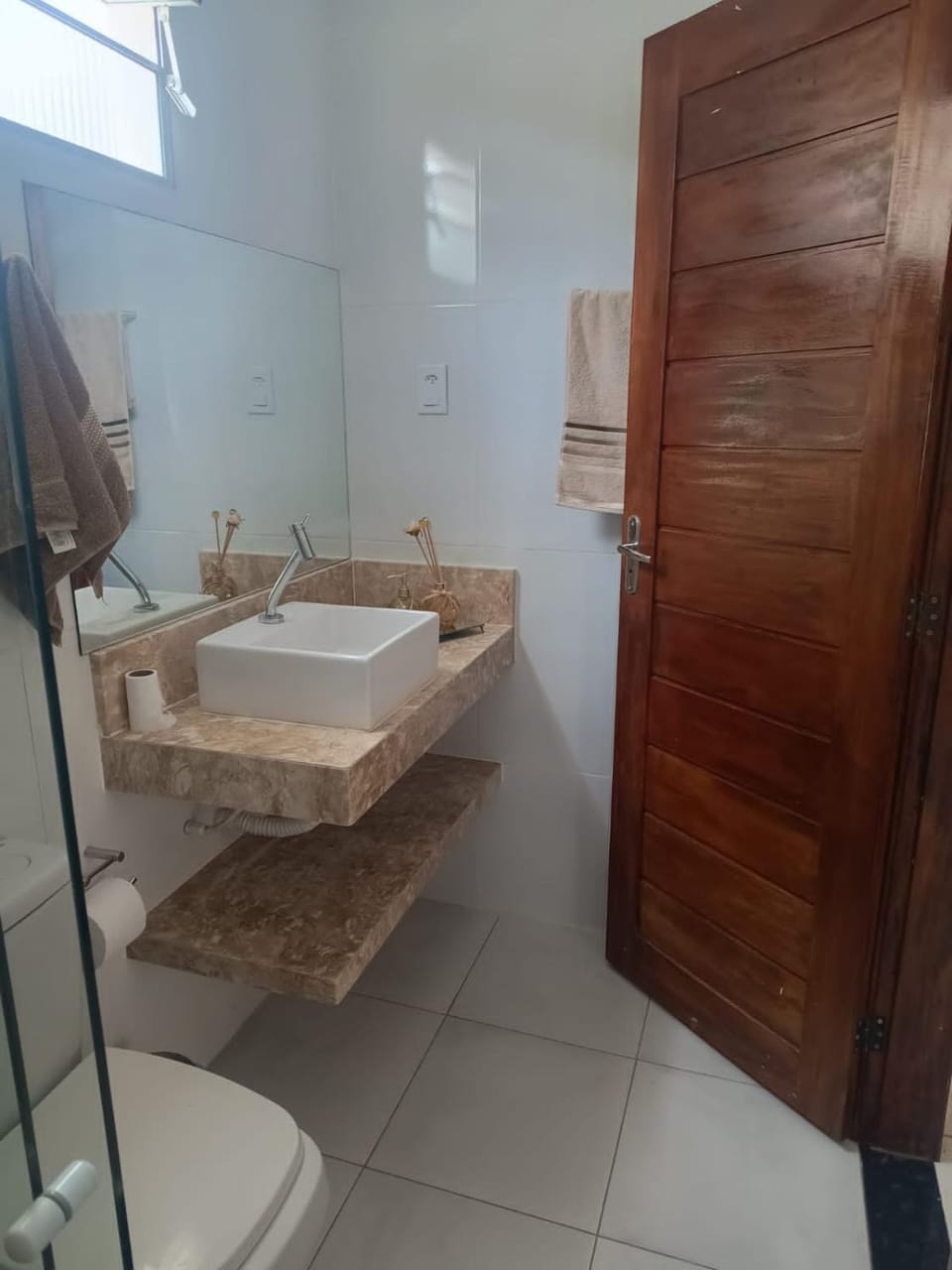 Shower, Toilet, Bathroom, towels