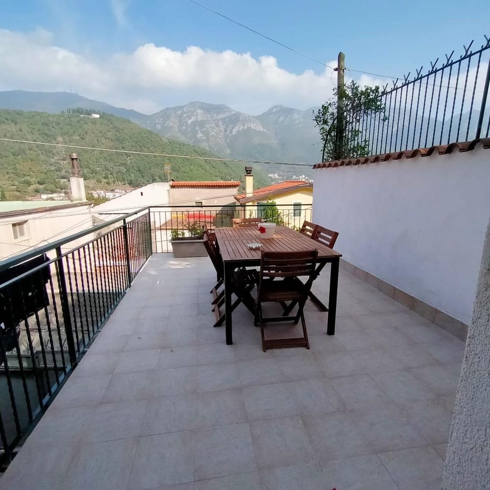 Patio, Day, Natural landscape, View (from property/room), Balcony/Terrace, Balcony/Terrace, Dining area, Mountain view