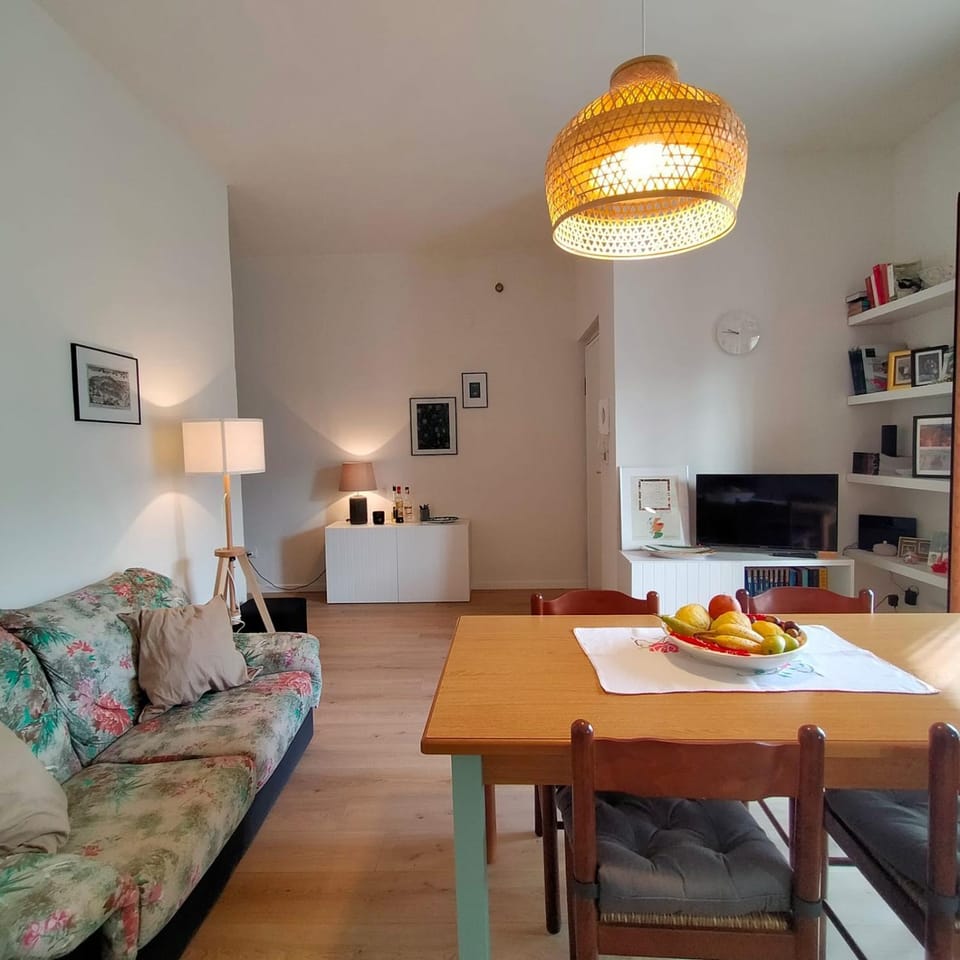 Communal lounge/ TV room, Facade/entrance, Dining area, Evening entertainment