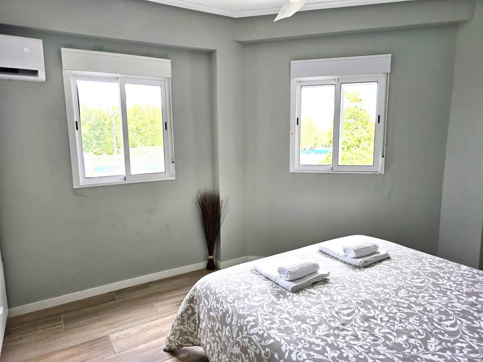 Bedroom, wardrobe, air conditioner