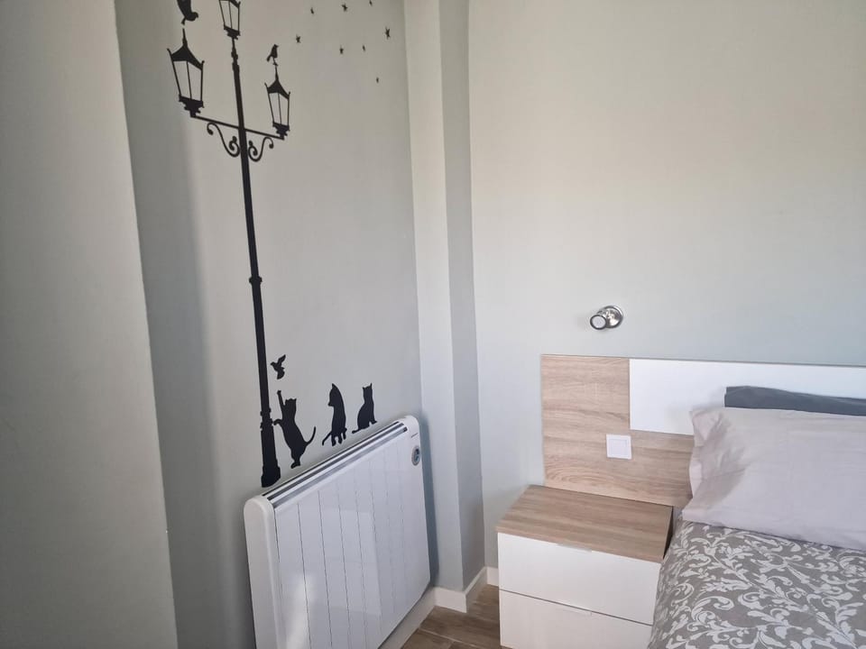 Bedroom, internet