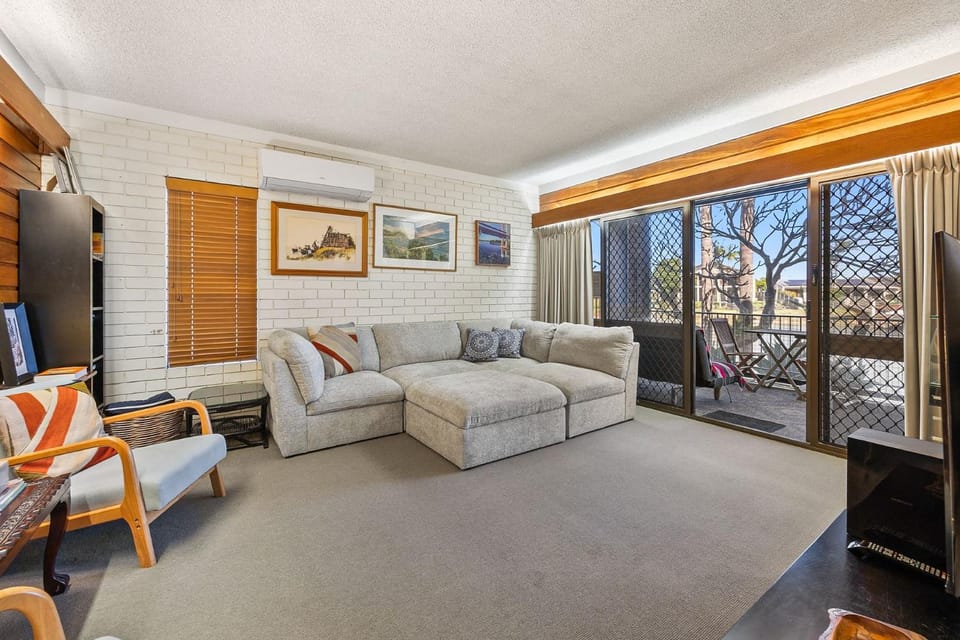 Anjuna, 2 bedroom apartment on canal Apartment in Sunshine Coast