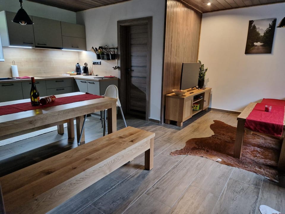 Bed, Kitchen or kitchenette, Living room, Photo of the whole room, Seating area, Dining area