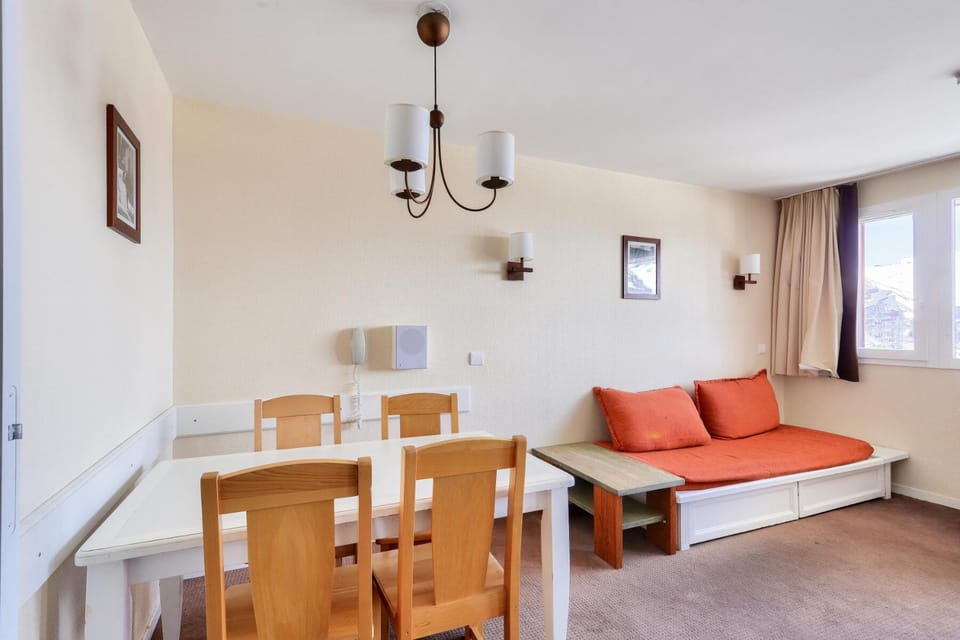 Bed, kitchen