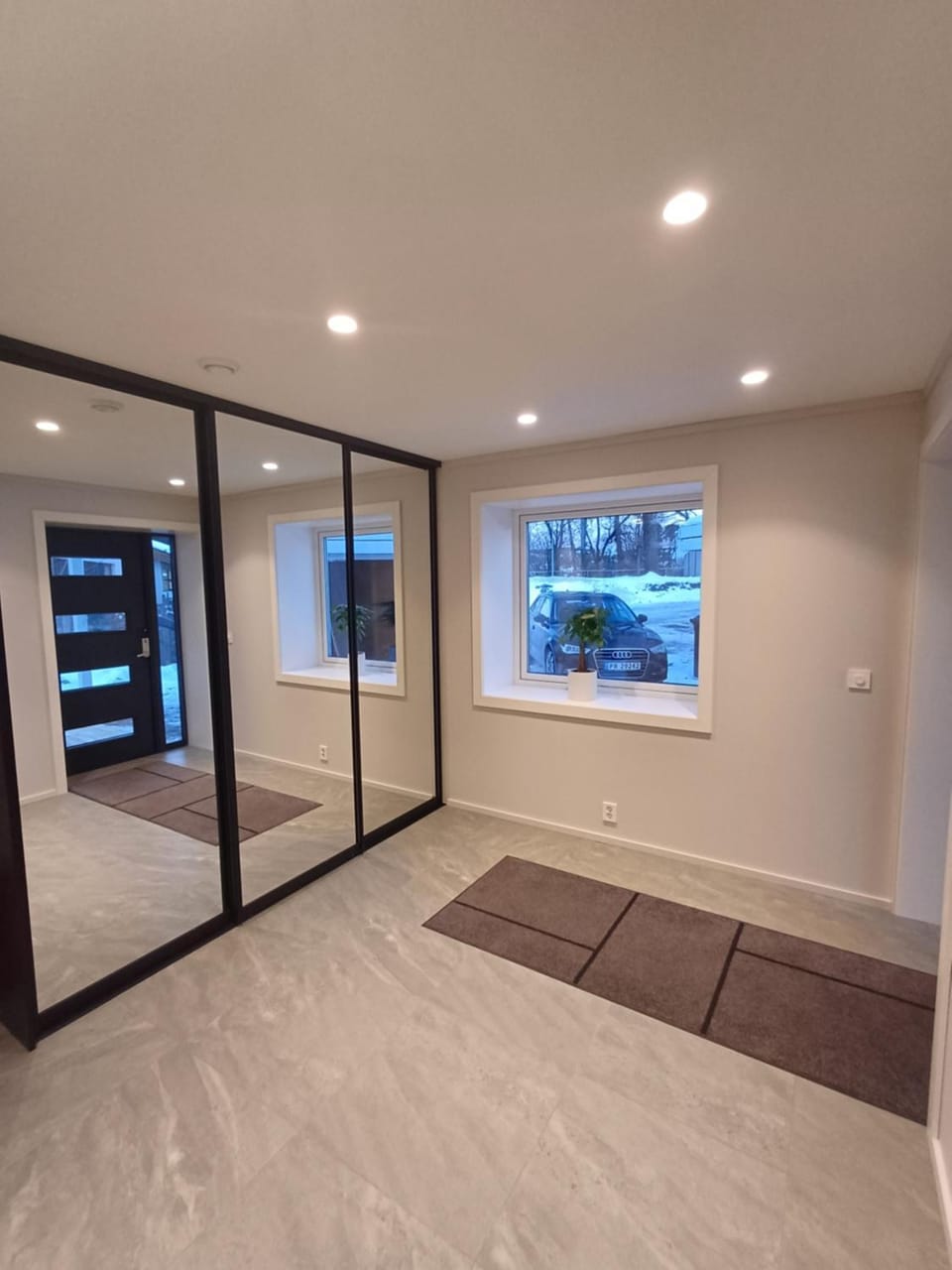 Facade/entrance, wardrobe