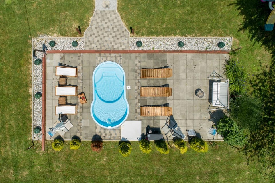 Spring, Day, Bird's eye view, Garden, Garden view, Pool view, Swimming pool, Swimming pool, sunbed