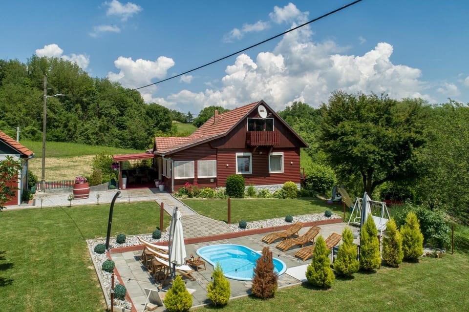 Property building, Spring, Day, Natural landscape, Garden, Garden view, Pool view, Swimming pool, sunbed