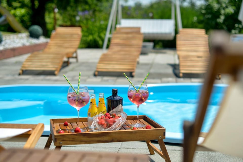 Patio, Garden view, Pool view, Swimming pool, Drinks, sunbed
