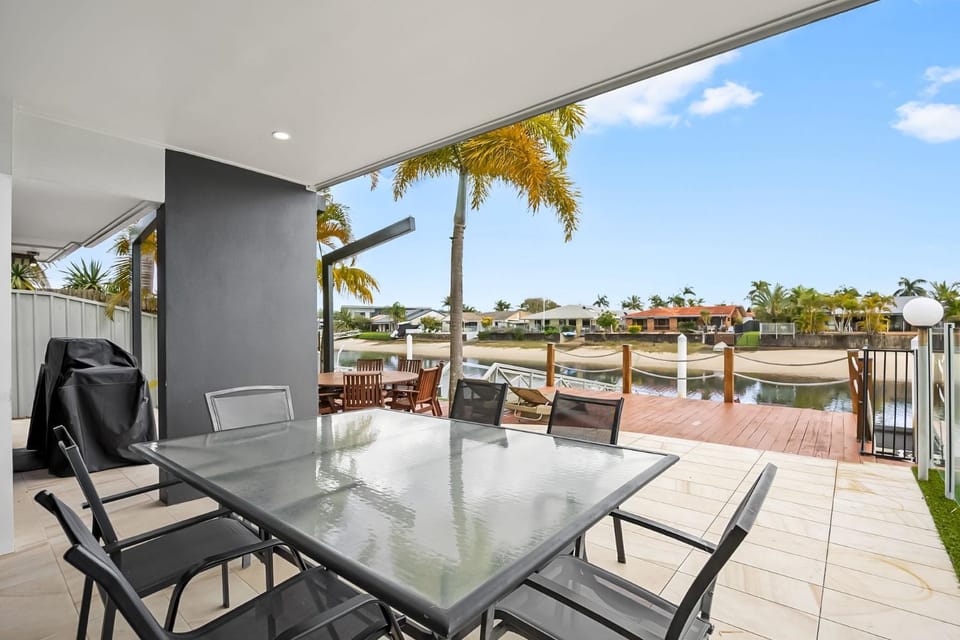 Remarkable Six Bedroom Waterfront Home! Perfect for the extended family House in Sunshine Coast