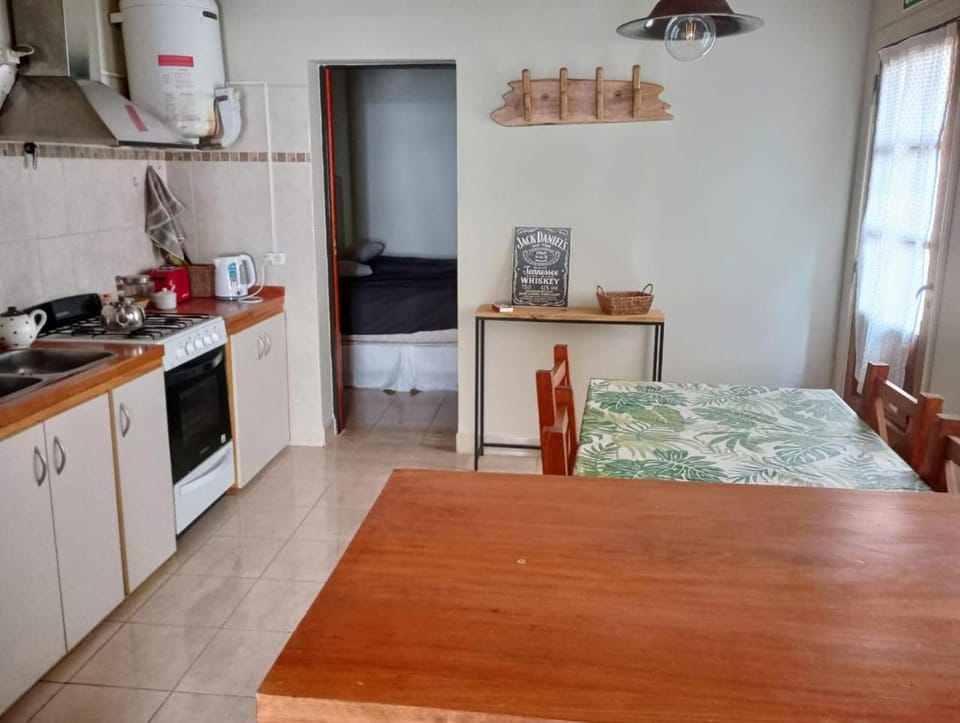 Kitchen or kitchenette, Dining area, minibar, pet friendly, toaster
