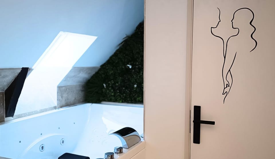 Hot Tub, Bath