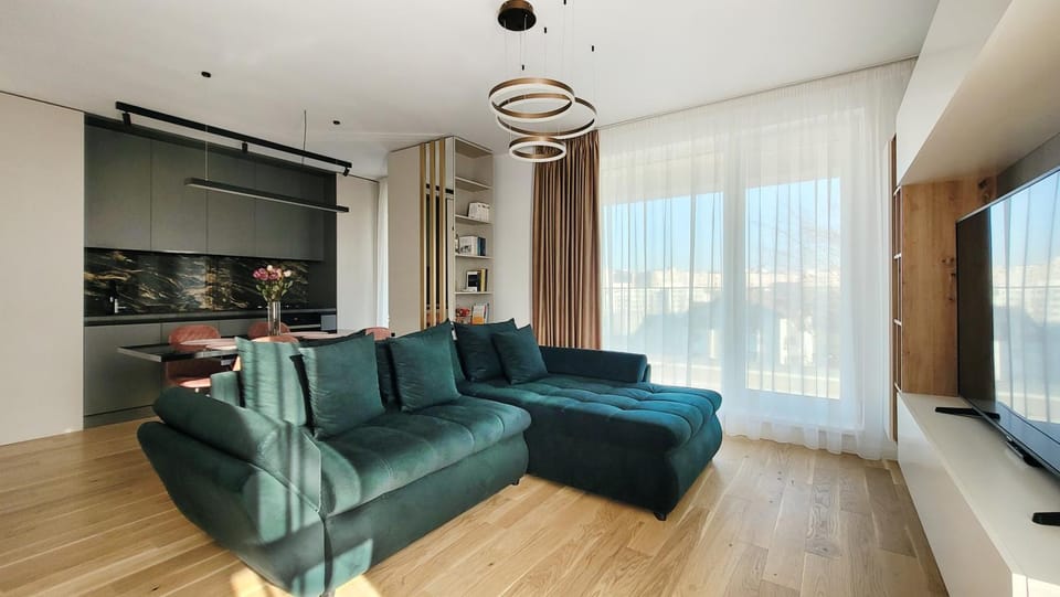 TV and multimedia, Kitchen or kitchenette, Living room, Seating area