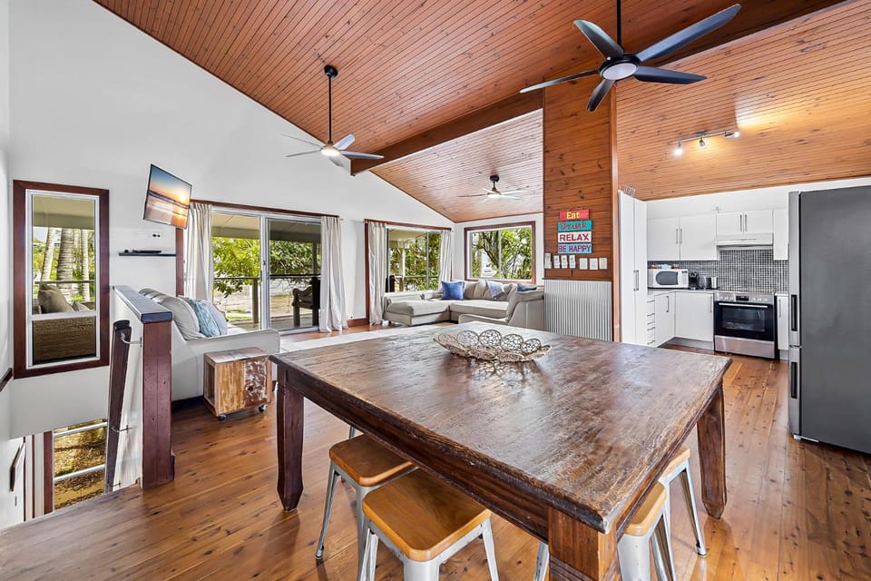 5 bedroom home close to beach, pool and pet friendly House in Sunshine Coast