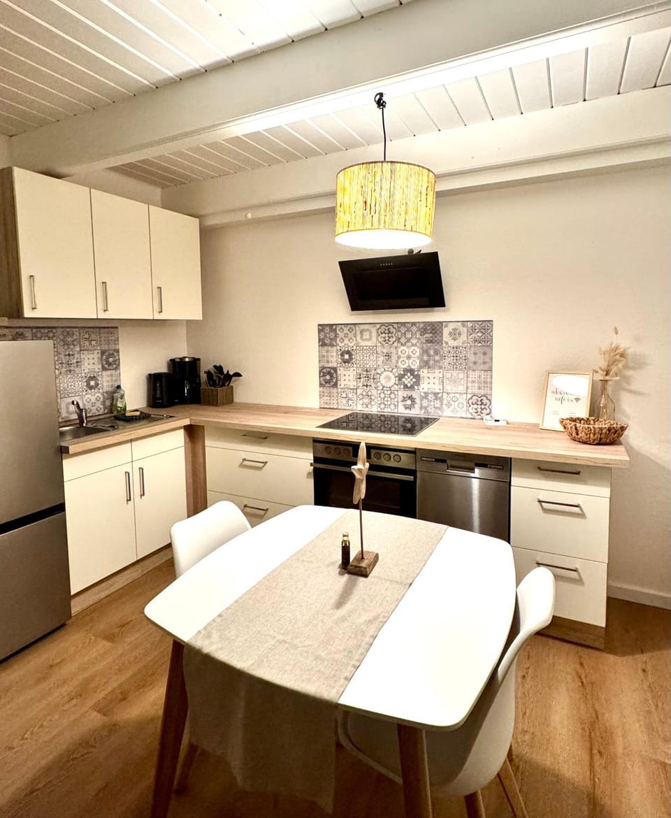 Kitchen or kitchenette, Dining area, dishwasher, oven, pet friendly, stove