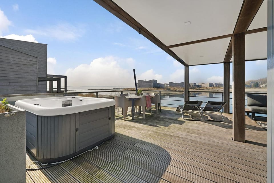 Patio, Hot Tub