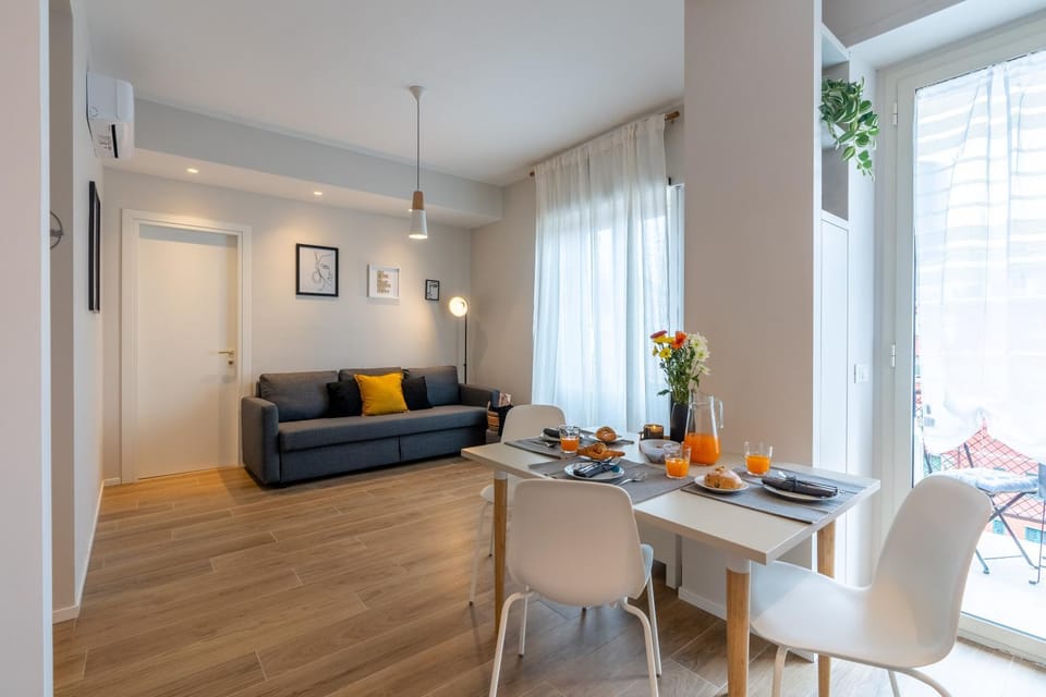 Living room, Seating area, Dining area