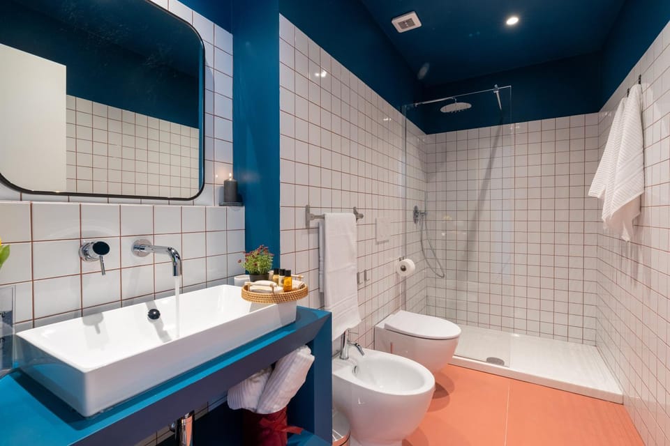 Shower, Toilet, Bathroom, bidet, towels