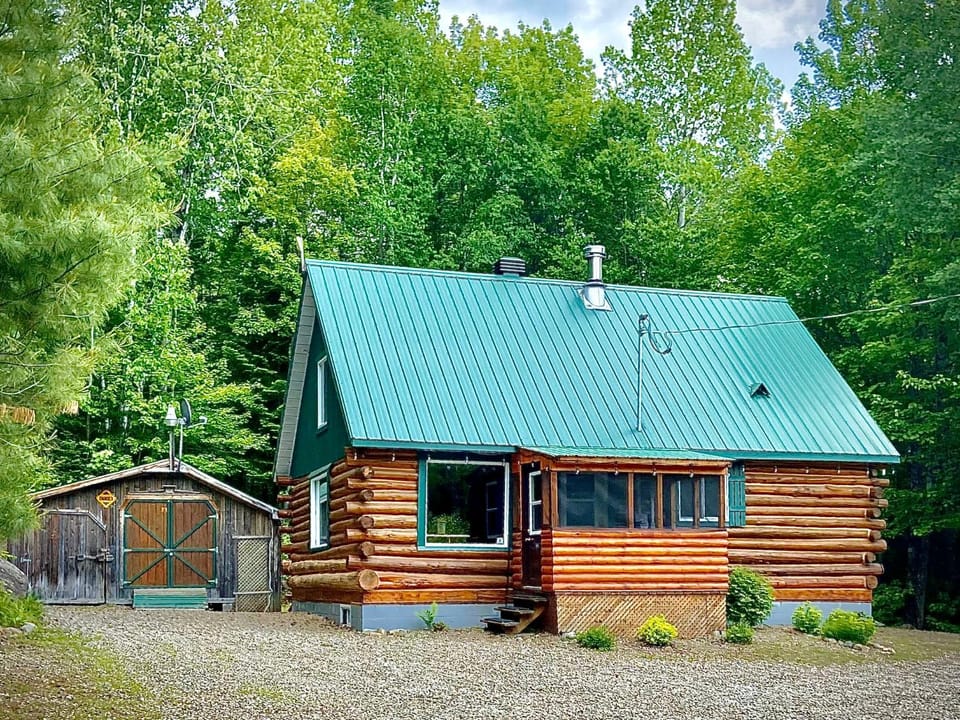 Chalet au Toit Vert Chalet in Saint-Alexis-des-Monts